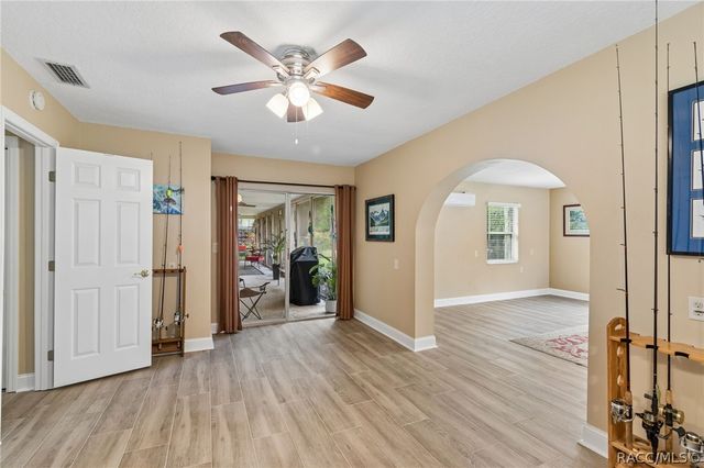 10039 W Halls River Road, Homosassa, FL 34448