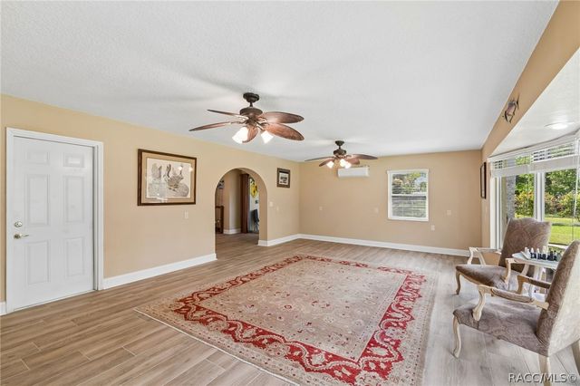 10039 W Halls River Road, Homosassa, FL 34448