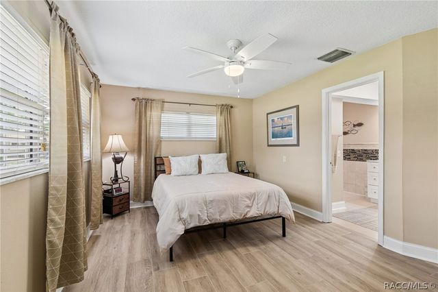 10039 W Halls River Road, Homosassa, FL 34448