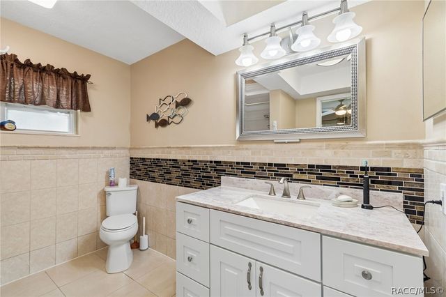 10039 W Halls River Road, Homosassa, FL 34448