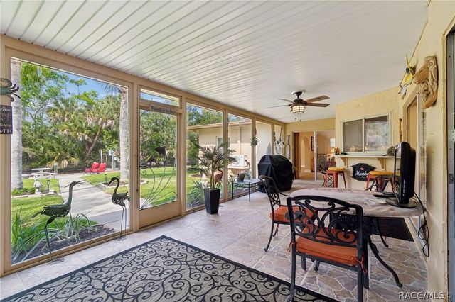 10039 W Halls River Road, Homosassa, FL 34448