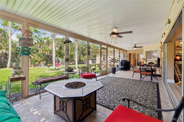 10039 W Halls River Road, Homosassa, FL 34448