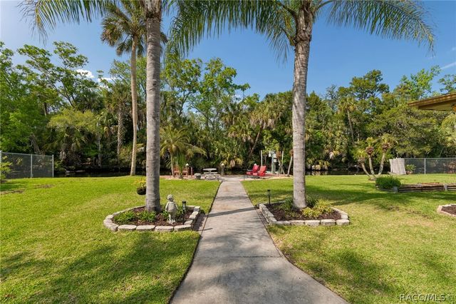 10039 W Halls River Road, Homosassa, FL 34448