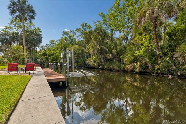 10039 W Halls River Road, Homosassa, FL 34448