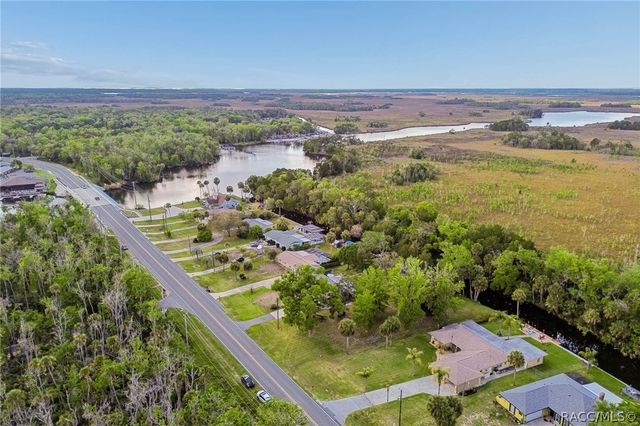 10039 W Halls River Road, Homosassa, FL 34448