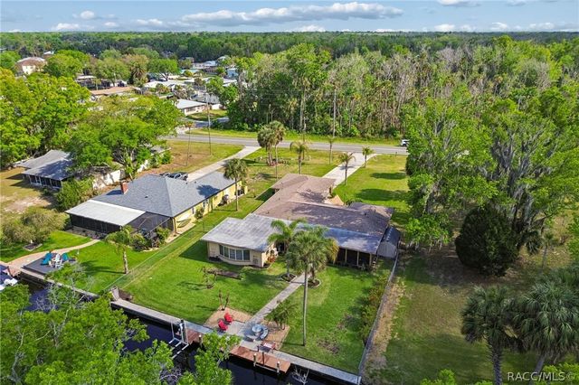10039 W Halls River Road, Homosassa, FL 34448