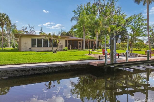 10039 W Halls River Road, Homosassa, FL 34448