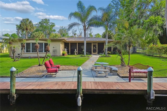 10039 W Halls River Road, Homosassa, FL 34448