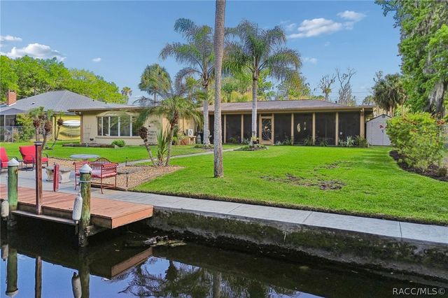 10039 W Halls River Road, Homosassa, FL 34448