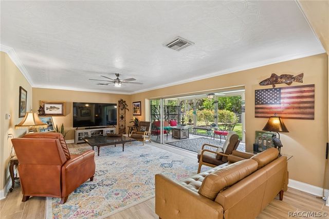 10039 W Halls River Road, Homosassa, FL 34448