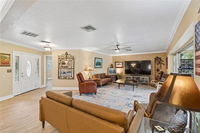 10039 W Halls River Road, Homosassa, FL 34448