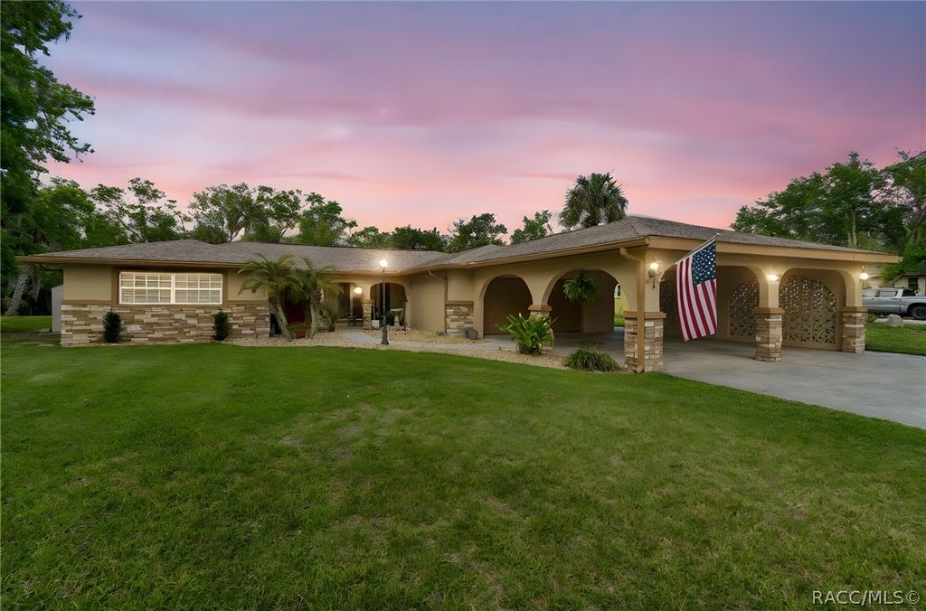 10039 W Halls River Road, Homosassa, FL 34448