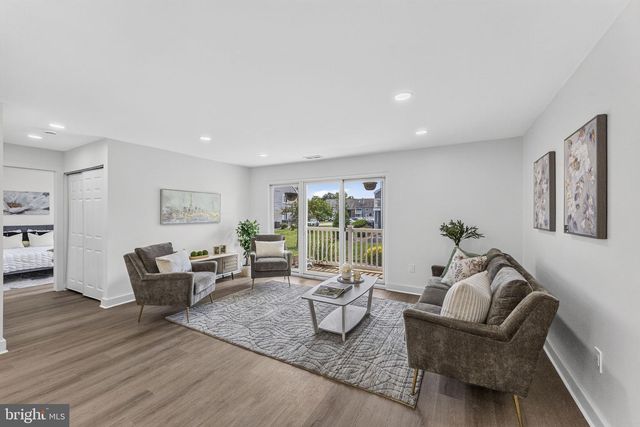 9011 TAMARRON DR, Plainsboro, NJ 08536
