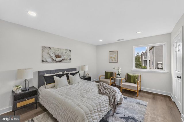 9011 TAMARRON DR, Plainsboro, NJ 08536