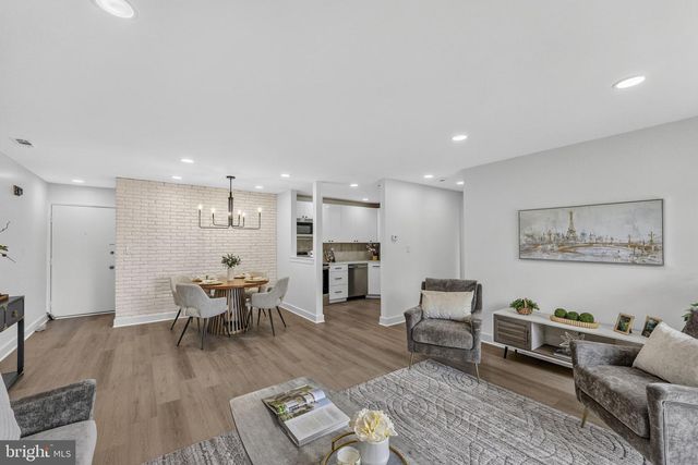 9011 TAMARRON DR, Plainsboro, NJ 08536