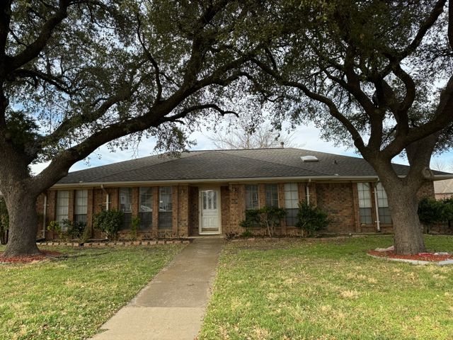 2301 Claridge Circle, Plano, TX 75075