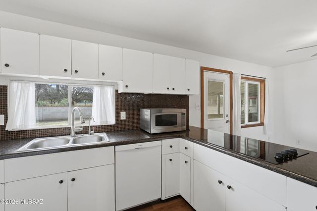 8276 E Koralee Place, Tucson, AZ 85710