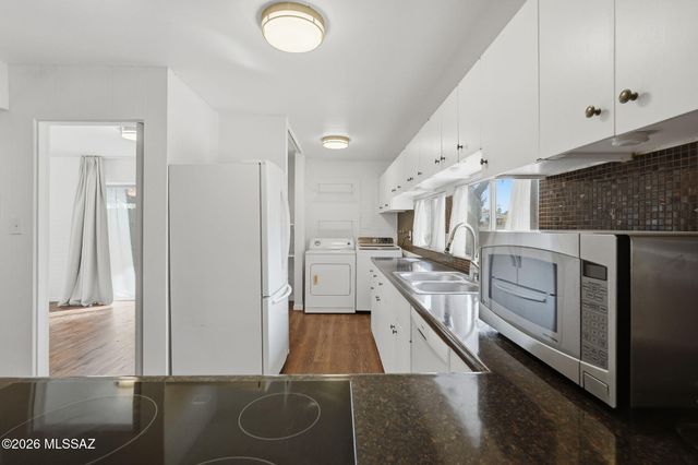 8276 E Koralee Place, Tucson, AZ 85710