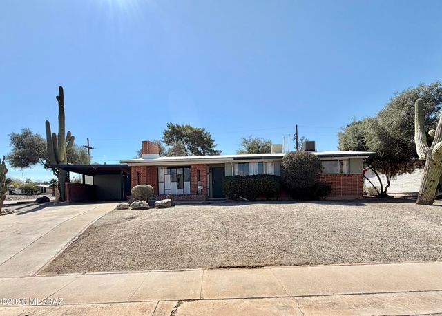 8276 E Koralee Place, Tucson, AZ 85710