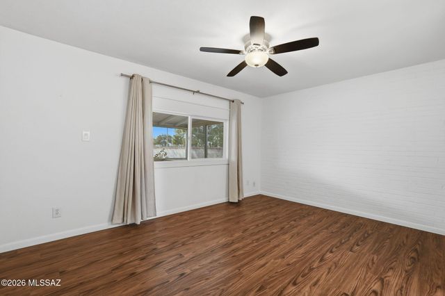 8276 E Koralee Place, Tucson, AZ 85710