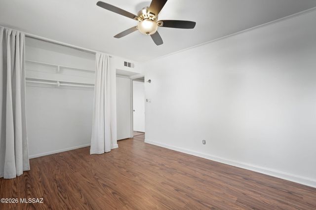 8276 E Koralee Place, Tucson, AZ 85710