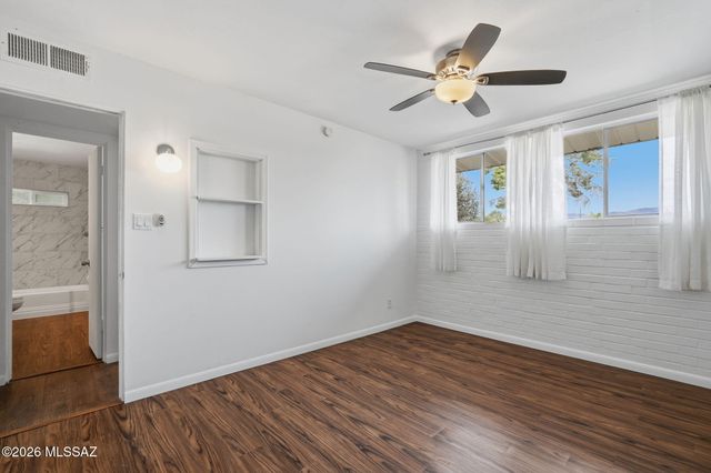 8276 E Koralee Place, Tucson, AZ 85710