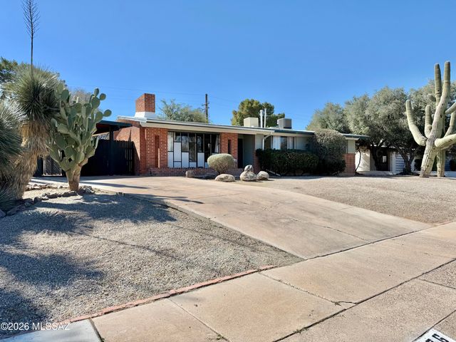 8276 E Koralee Place, Tucson, AZ 85710