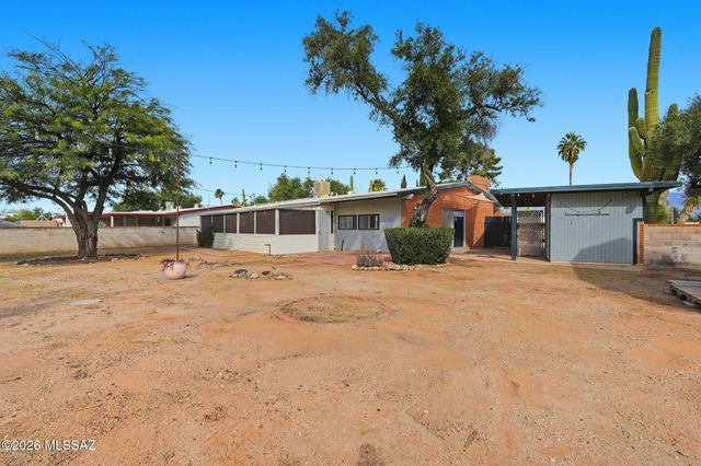 8276 E Koralee Place, Tucson, AZ 85710
