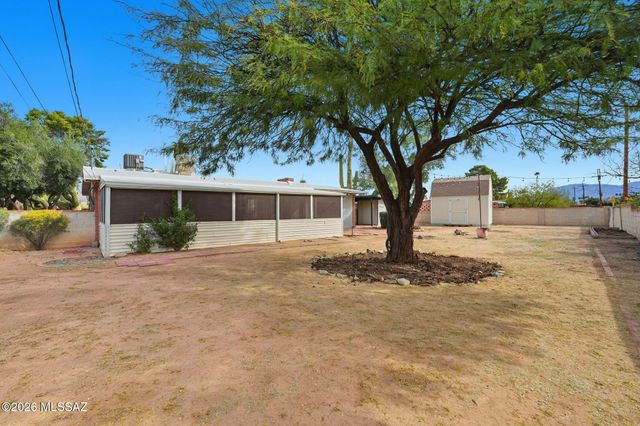 8276 E Koralee Place, Tucson, AZ 85710