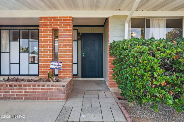 8276 E Koralee Place, Tucson, AZ 85710