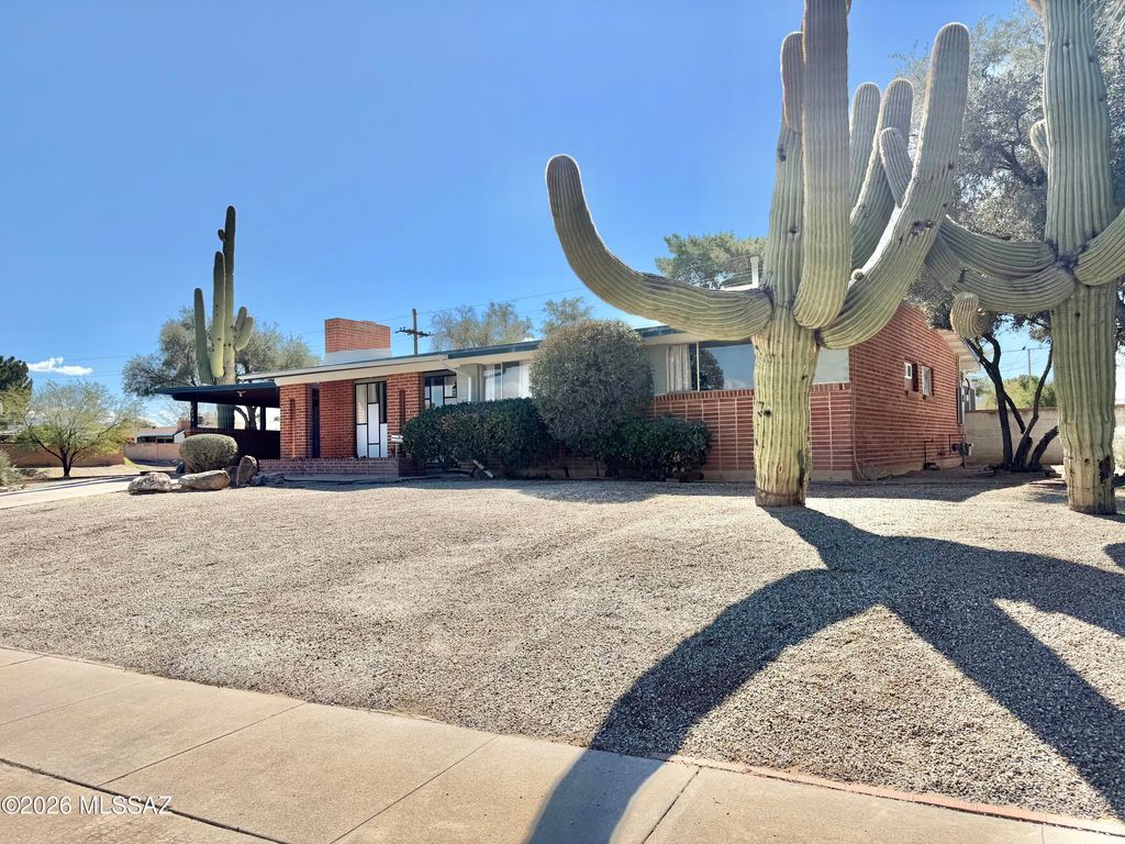 8276 E Koralee Place, Tucson, AZ 85710