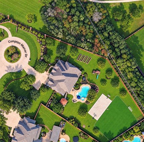 7 Compton Manor Drive, Spring, TX 77379
