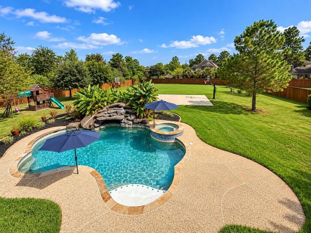 7 Compton Manor Drive, Spring, TX 77379