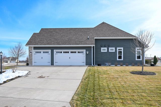 N65W15789 Fox Meadow DRIVE, Menomonee Falls, WI 53051