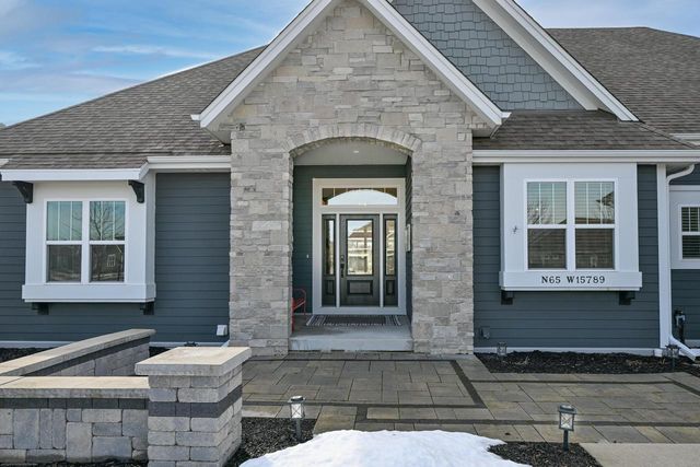 N65W15789 Fox Meadow DRIVE, Menomonee Falls, WI 53051
