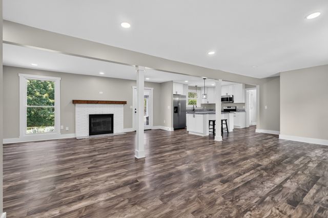 7302 Henry Dr, Fairview, TN 37062