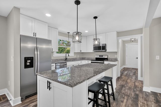 7302 Henry Dr, Fairview, TN 37062