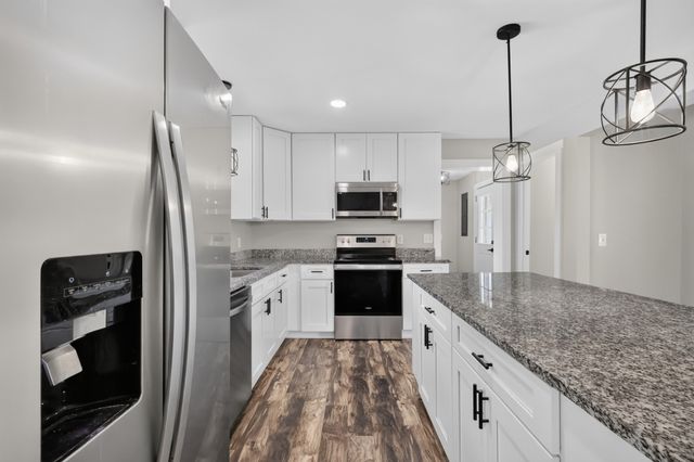 7302 Henry Dr, Fairview, TN 37062