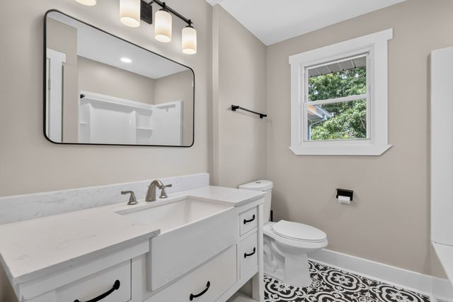 7302 Henry Dr, Fairview, TN 37062