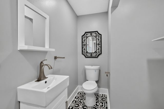 7302 Henry Dr, Fairview, TN 37062