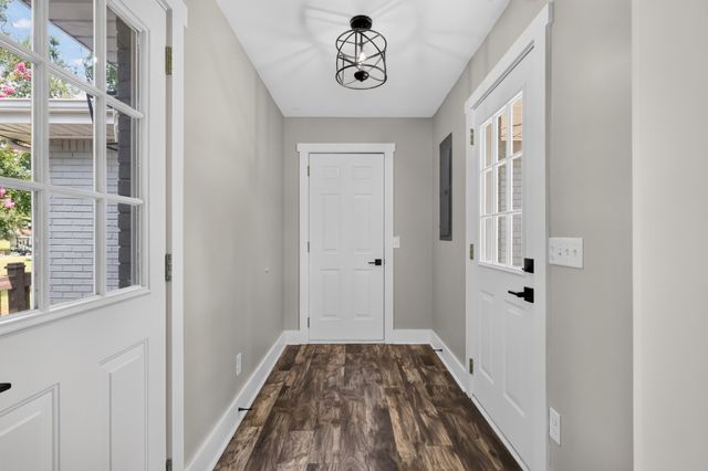 7302 Henry Dr, Fairview, TN 37062