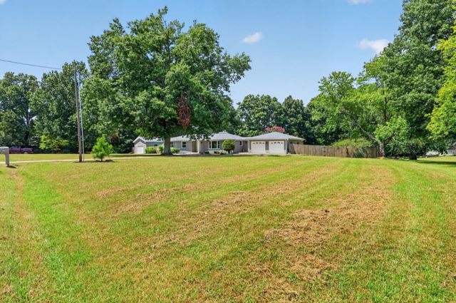 7302 Henry Dr, Fairview, TN 37062