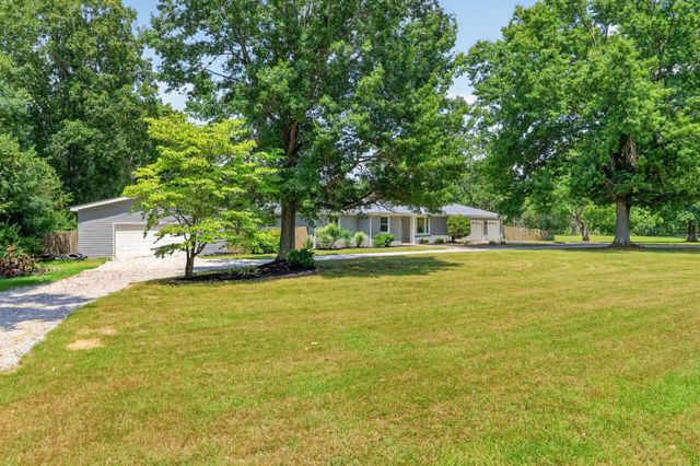 7302 Henry Dr, Fairview, TN 37062