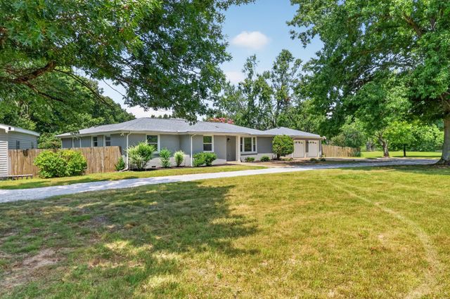 7302 Henry Dr, Fairview, TN 37062
