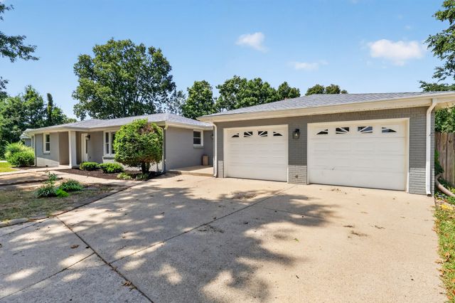 7302 Henry Dr, Fairview, TN 37062