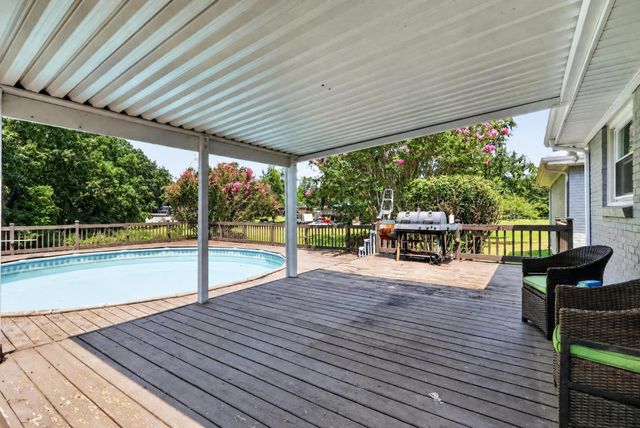 7302 Henry Dr, Fairview, TN 37062