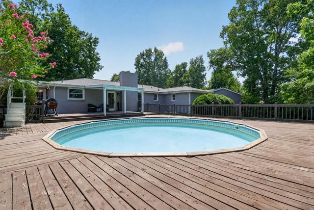 7302 Henry Dr, Fairview, TN 37062