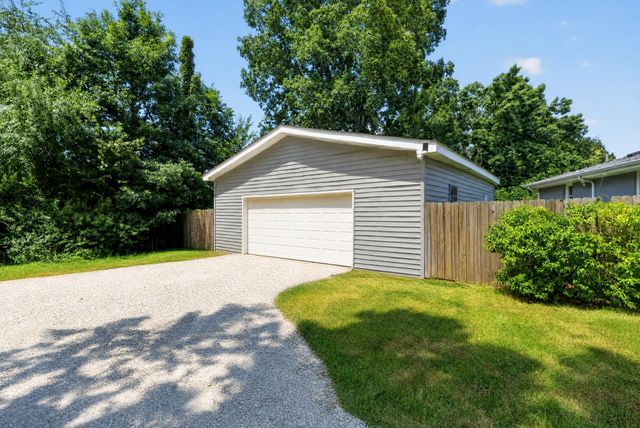 7302 Henry Dr, Fairview, TN 37062