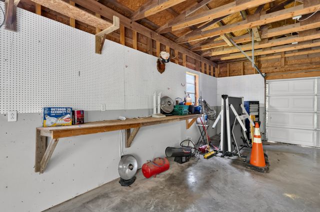 7302 Henry Dr, Fairview, TN 37062