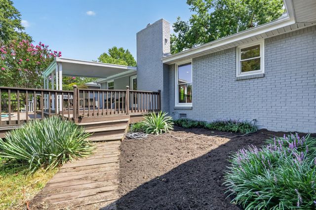 7302 Henry Dr, Fairview, TN 37062